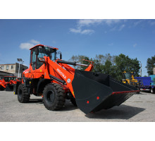 Фронтальный погрузчик Redstar 2300GTS