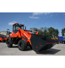 Фронтальный погрузчик Redstar 2300GTS